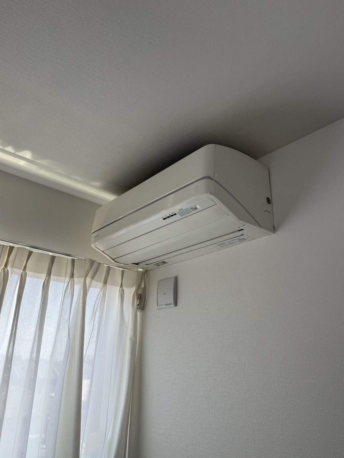 お掃除機能付き家庭用エアコン